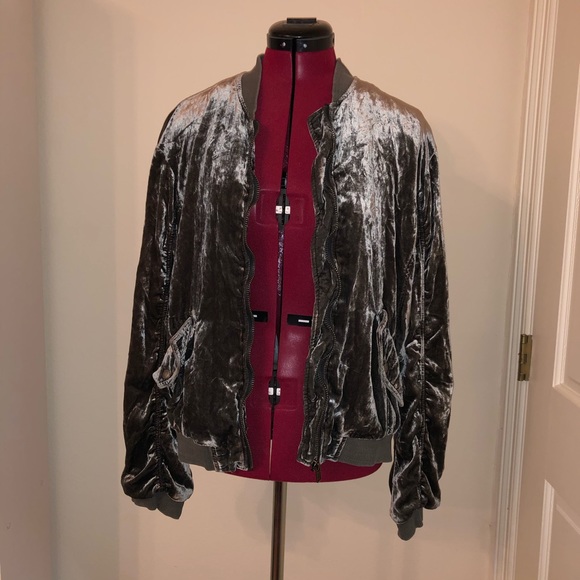 Free People crushed velvet bomber jacket - Picture 2 of 8